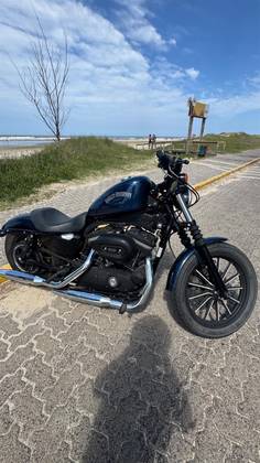 HARLEY-DAVIDSON SPORTSTER IRON 883 